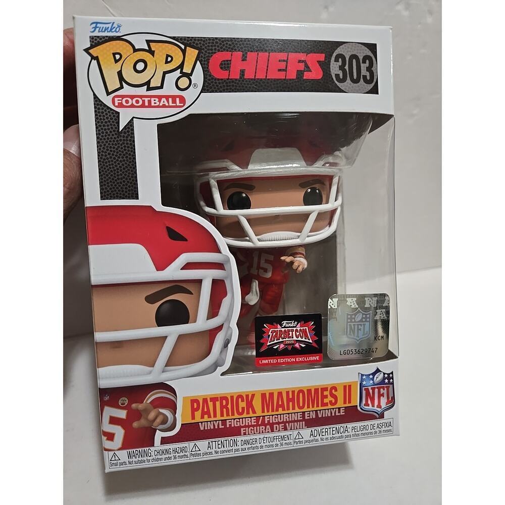 PATRICK MAHOMES FUNKO POP! FOOTBALL 303: KANSAS CITY CHIEFS - FIGURE! TARGETCON! - Picture 3 of 5